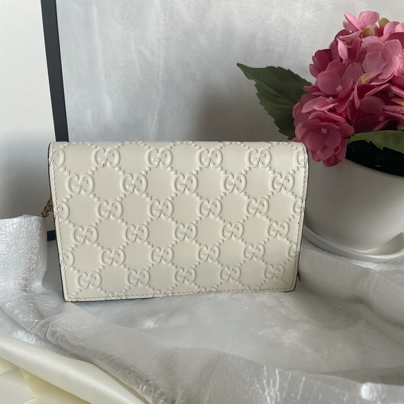 Gucci Guccissima Cherry accent Wallet on chain, mini crossbody white leather - Picture 9 of 16